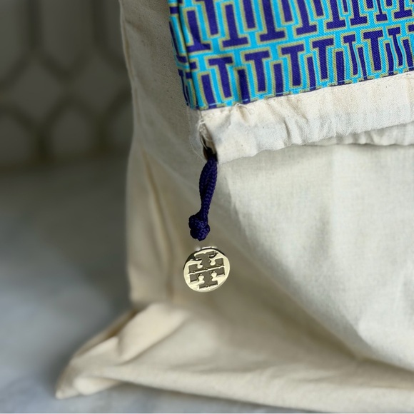 Tory Burch Robinson Large Saffiano Leather Tote Black NWT Dust Bag - Picture 16 of 17